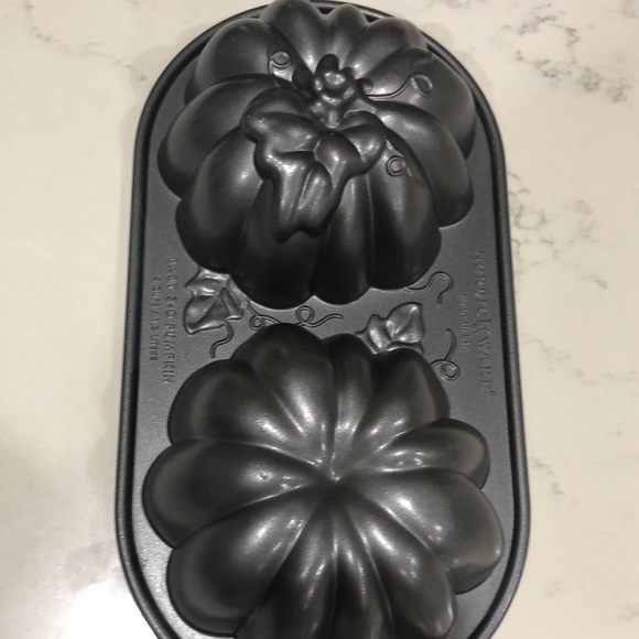 Nordic Ware Baby 3-D Pumpkin cake pan - Picture 4 of 5